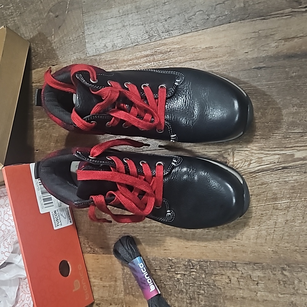 Bionica Tuscon size 8.5